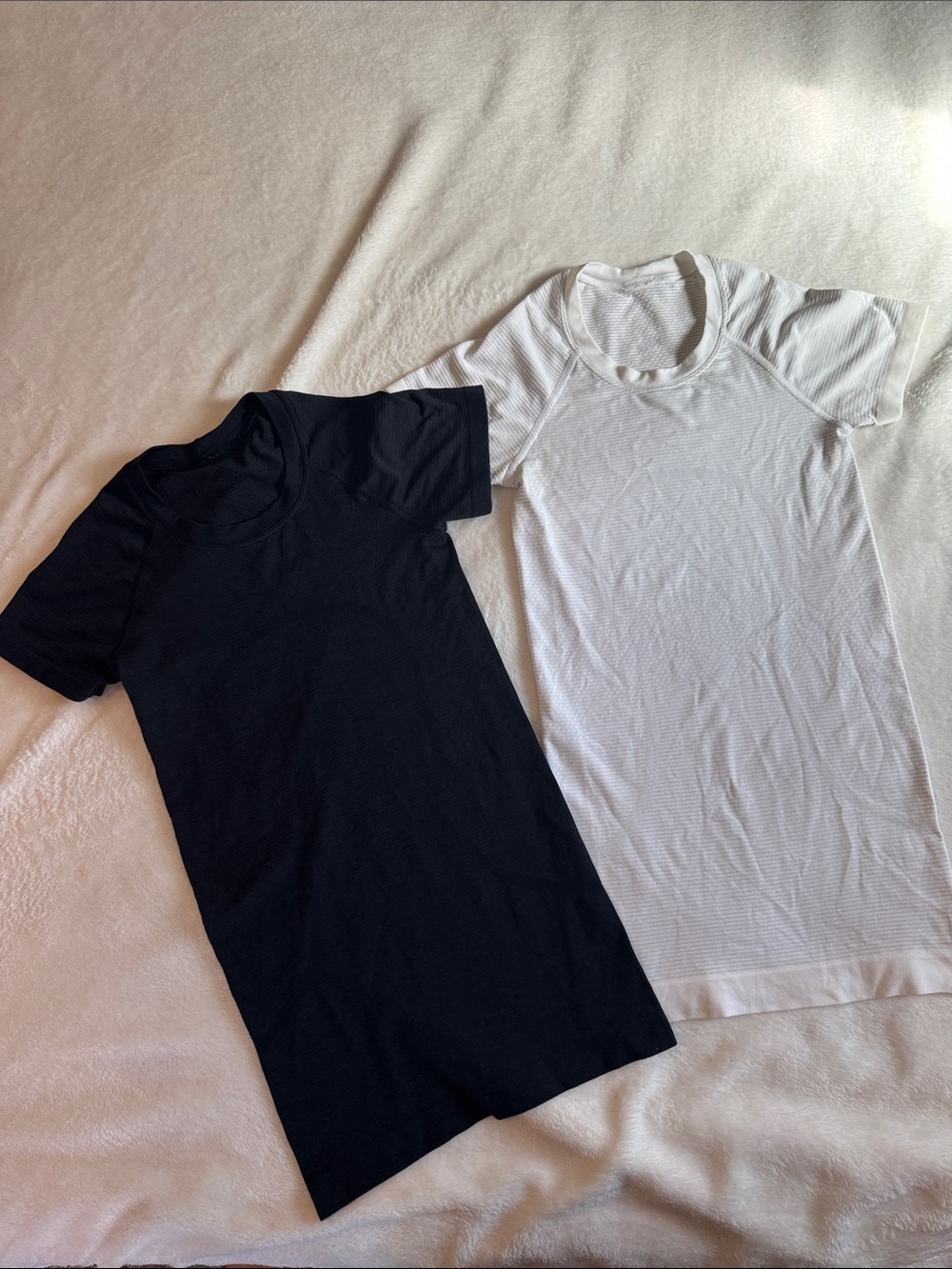 2 Lululemon Swiftly Tech 1 white & 1 black Short Sleeve Size 0 Fitted Top
